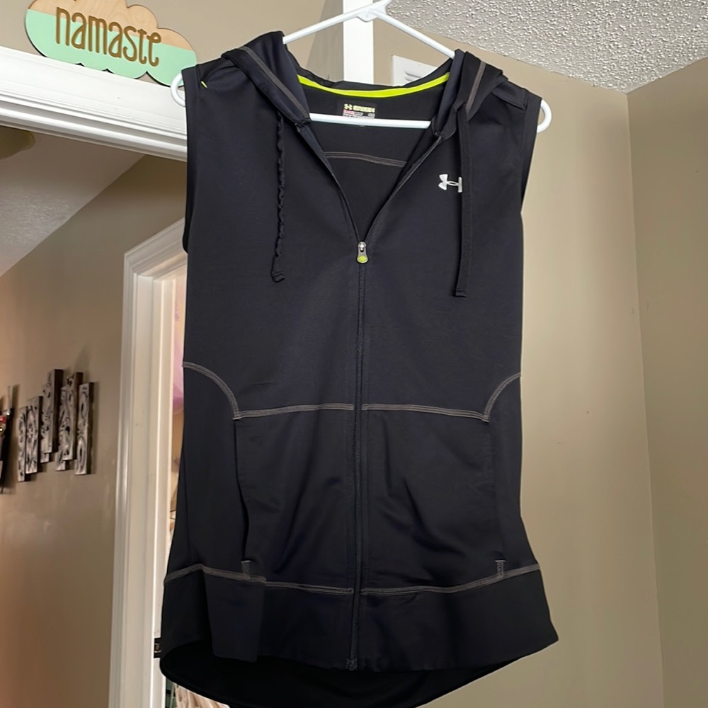 Under Armour semi-fitted vest